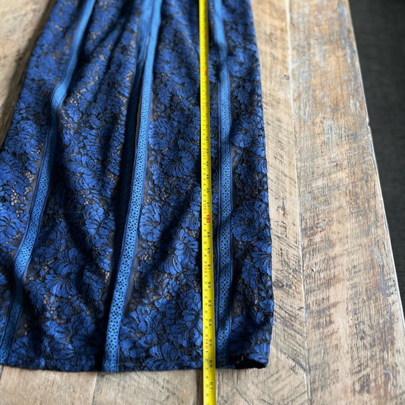 BCBG Maxazria Cailean blue and black Lace Gown SZ 2 - Picture 11 of 15